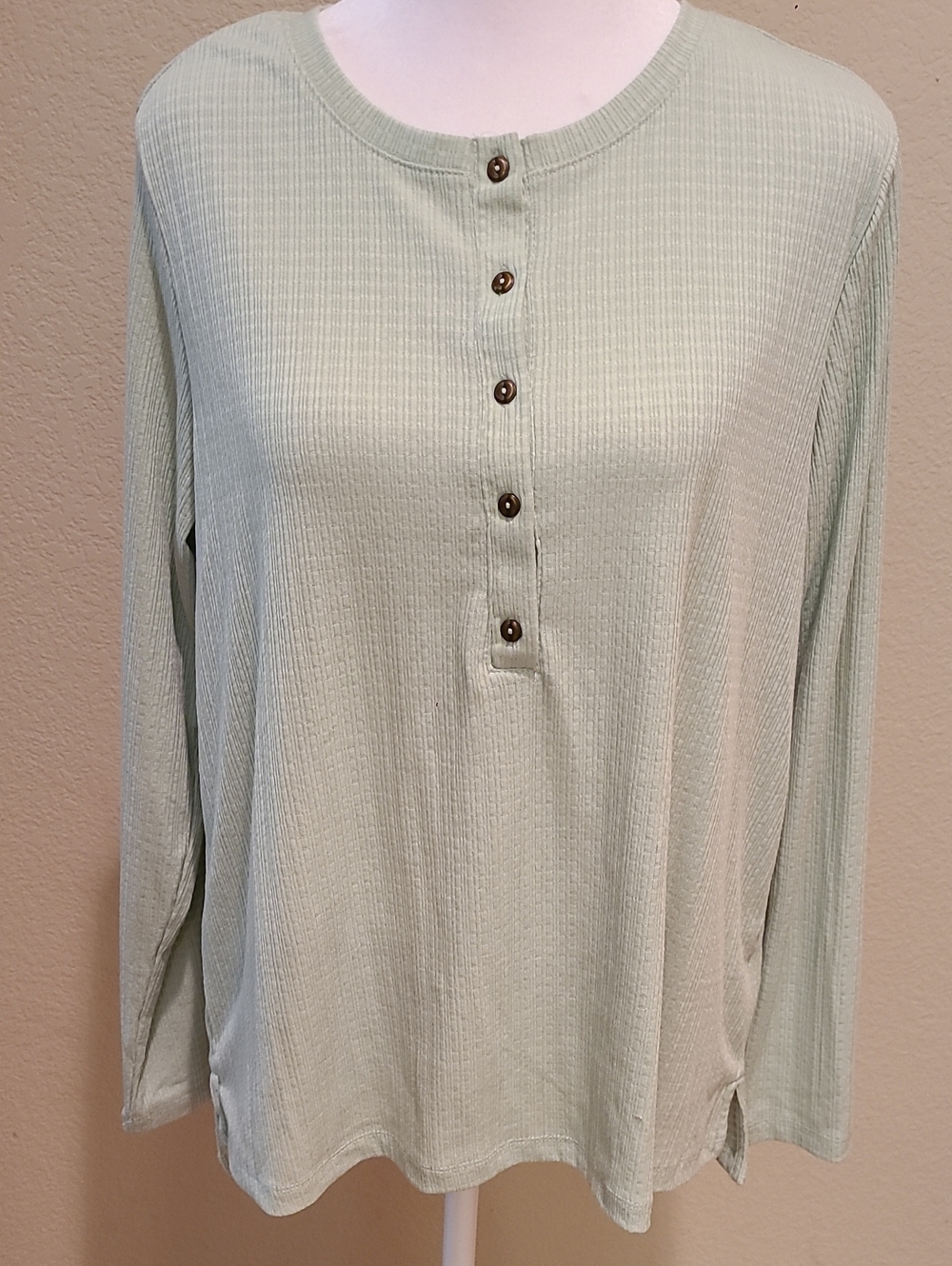 G.H. Bass & CO Women's Mint Green Long-Sleeve Henley Shirt Size L